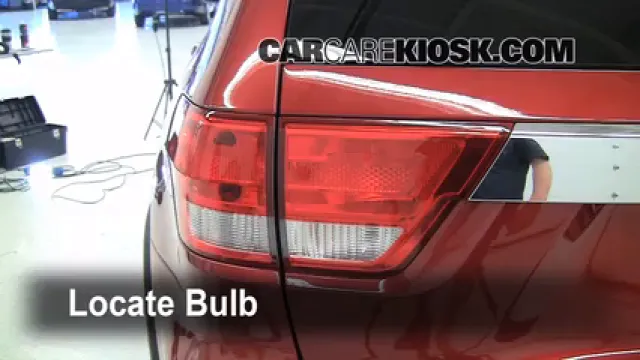 2011 Jeep Grand Cherokee Laredo 3.6L V6 Éclairage Feu stop (remplacer ampoule)